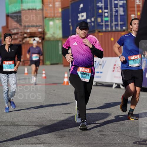 03.10.2025 - Köhlbrandbrückenlauf Michael Burmester http://msf.ph/oto/9008214 03.10.2025 10:09:41 Ziel 1188, 1399, 1786, 2027, 3321, 3539, 3811 meine-sportfotos.de