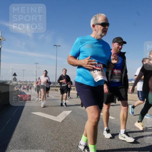 03.10.2025 - Köhlbrandbrückenlauf Matties Gatica Varas http://msf.ph/oto/9008216 03.10.2025 13:04:04 Position 2 151, 6462, 6160 meine-sportfotos.de