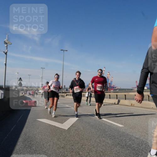 03.10.2025 - Köhlbrandbrückenlauf Matties Gatica Varas http://msf.ph/oto/9008222 03.10.2025 13:04:04 Position 2  meine-sportfotos.de