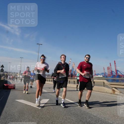 03.10.2025 - Köhlbrandbrückenlauf Matties Gatica Varas http://msf.ph/oto/9008238 03.10.2025 13:04:05 Position 2  meine-sportfotos.de