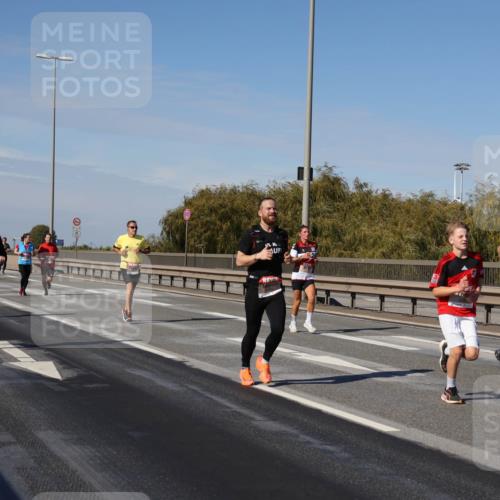 03.10.2025 - Köhlbrandbrückenlauf Julia Fischer http://msf.ph/oto/9008239 03.10.2025 12:49:59 Position 3  meine-sportfotos.de