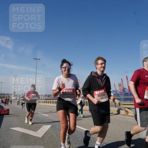 03.10.2025 - Köhlbrandbrückenlauf Matties Gatica Varas http://msf.ph/oto/9008253 03.10.2025 13:04:06 Position 2 6581, 6583, 6582 meine-sportfotos.de