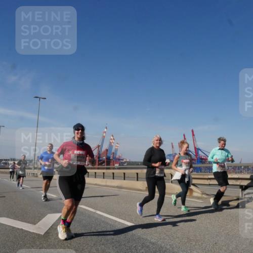 03.10.2025 - Köhlbrandbrückenlauf Matties Gatica Varas http://msf.ph/oto/9008275 03.10.2025 13:04:08 Position 2 118 meine-sportfotos.de