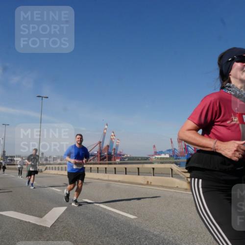 03.10.2025 - Köhlbrandbrückenlauf Matties Gatica Varas http://msf.ph/oto/9008295 03.10.2025 13:04:09 Position 2 5464 meine-sportfotos.de