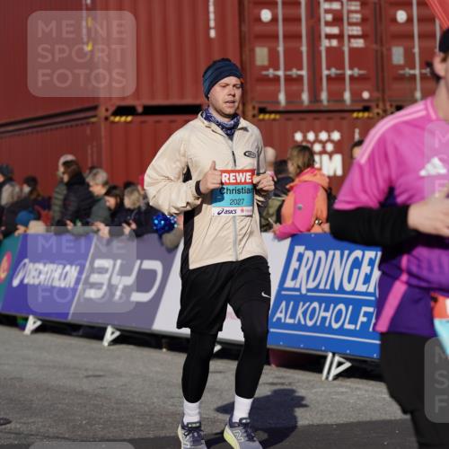 03.10.2025 - Köhlbrandbrückenlauf Michael Burmester http://msf.ph/oto/9008299 03.10.2025 10:09:44 Ziel 1188, 1399, 1409, 1786, 1801, 2027, 3321, 3539, 3811 meine-sportfotos.de