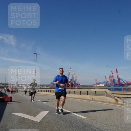 03.10.2025 - Köhlbrandbrückenlauf Matties Gatica Varas http://msf.ph/oto/9008303 03.10.2025 13:04:10 Position 2 11 meine-sportfotos.de