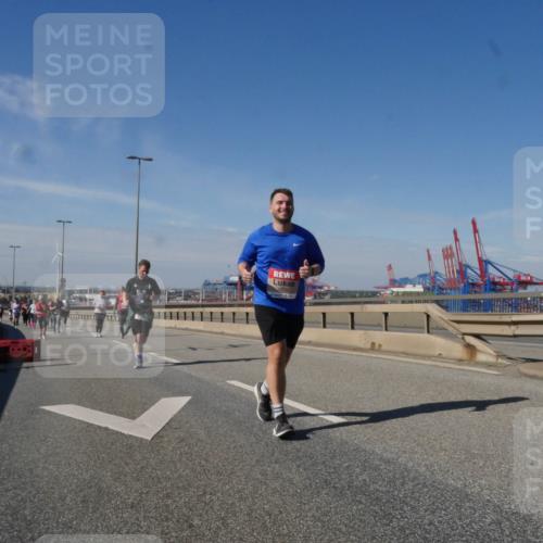03.10.2025 - Köhlbrandbrückenlauf Matties Gatica Varas http://msf.ph/oto/9008307 03.10.2025 13:04:10 Position 2 4778 meine-sportfotos.de