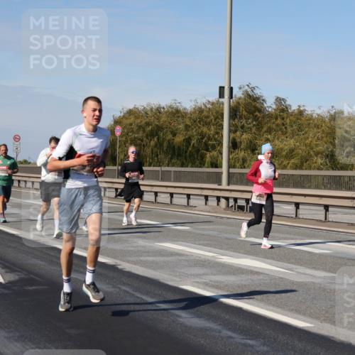 03.10.2025 - Köhlbrandbrückenlauf Julia Fischer http://msf.ph/oto/9008324 03.10.2025 12:50:15 Position 3  meine-sportfotos.de