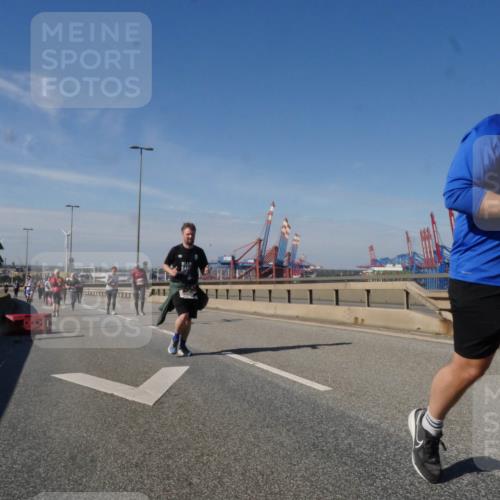 03.10.2025 - Köhlbrandbrückenlauf Matties Gatica Varas http://msf.ph/oto/9008326 03.10.2025 13:04:11 Position 2 4778 meine-sportfotos.de