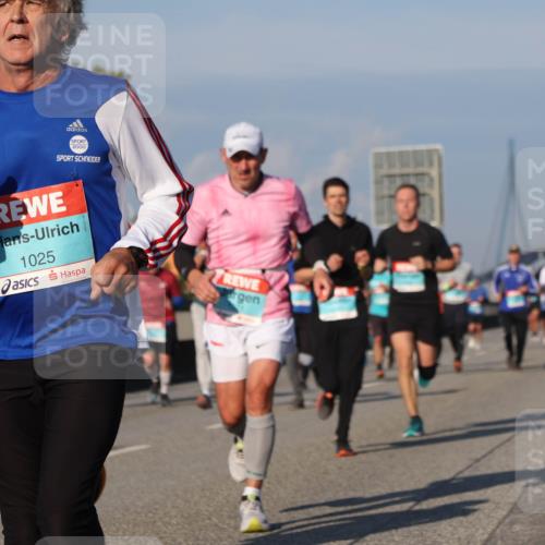03.10.2025 - Köhlbrandbrückenlauf Luisa Fischer http://msf.ph/oto/9008330 03.10.2025 10:50:10 Position 3 2000, 1025 meine-sportfotos.de