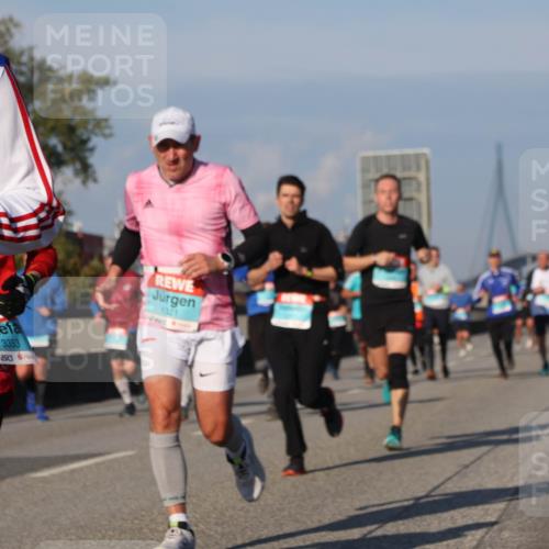 03.10.2025 - Köhlbrandbrückenlauf Luisa Fischer http://msf.ph/oto/9008333 03.10.2025 10:50:10 Position 3 2000, 025, 3353, 1321 meine-sportfotos.de