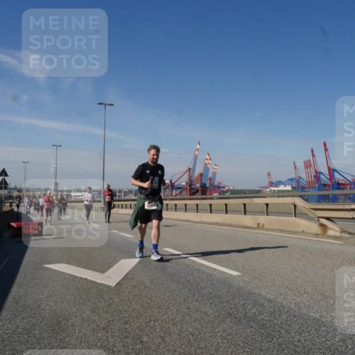 03.10.2025 - Köhlbrandbrückenlauf Matties Gatica Varas http://msf.ph/oto/9008334 03.10.2025 13:04:12 Position 2  meine-sportfotos.de
