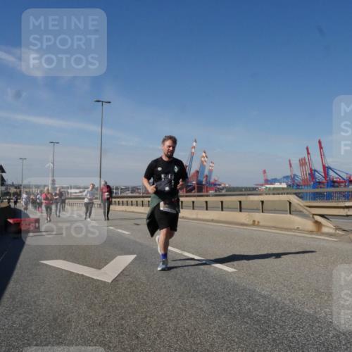 03.10.2025 - Köhlbrandbrückenlauf Matties Gatica Varas http://msf.ph/oto/9008338 03.10.2025 13:04:12 Position 2  meine-sportfotos.de