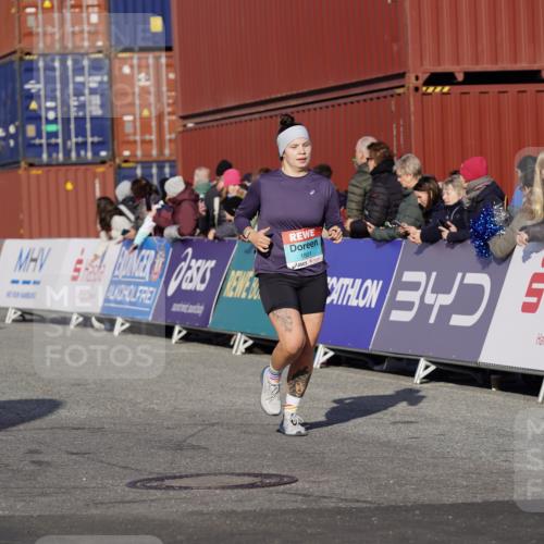 03.10.2025 - Köhlbrandbrückenlauf Michael Burmester http://msf.ph/oto/9008342 03.10.2025 10:09:47 Ziel 1188, 1343, 1399, 1409, 1473, 1801, 1873, 1975, 2027, 2034, 3539, 3811 meine-sportfotos.de