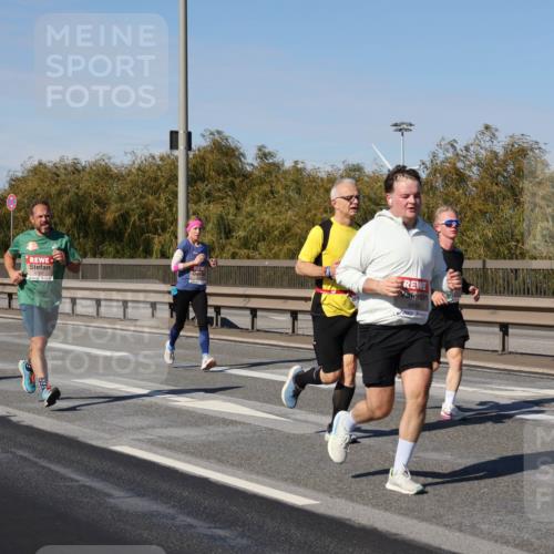 03.10.2025 - Köhlbrandbrückenlauf Julia Fischer http://msf.ph/oto/9008345 03.10.2025 12:50:18 Position 3 4856 meine-sportfotos.de