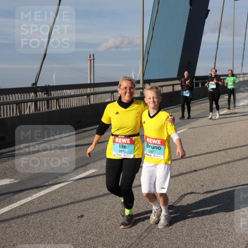 03.10.2025 - Köhlbrandbrückenlauf Julia Fischer http://msf.ph/oto/9008353 03.10.2025 10:03:57 Position 2 2874, 2871 meine-sportfotos.de