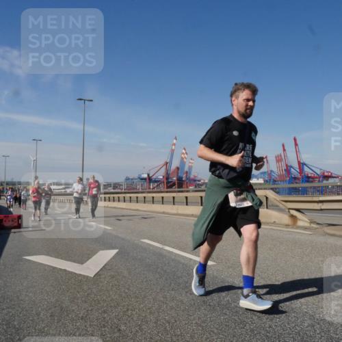 03.10.2025 - Köhlbrandbrückenlauf Matties Gatica Varas http://msf.ph/oto/9008354 03.10.2025 13:04:13 Position 2 118 meine-sportfotos.de