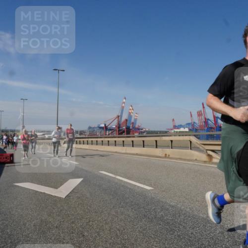03.10.2025 - Köhlbrandbrückenlauf Matties Gatica Varas http://msf.ph/oto/9008358 03.10.2025 13:04:14 Position 2 11 meine-sportfotos.de
