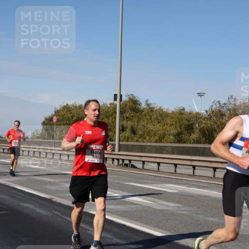 03.10.2025 - Köhlbrandbrückenlauf Julia Fischer http://msf.ph/oto/9008370 03.10.2025 12:50:22 Position 3 15, 6081, 00 meine-sportfotos.de