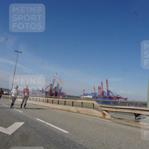 03.10.2025 - Köhlbrandbrückenlauf Matties Gatica Varas http://msf.ph/oto/9008373 03.10.2025 13:04:15 Position 2 118 meine-sportfotos.de