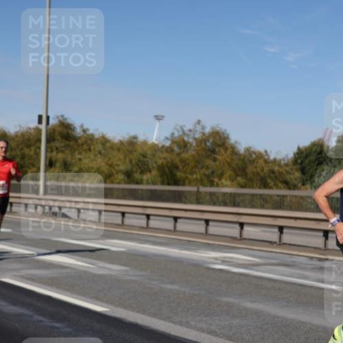 03.10.2025 - Köhlbrandbrückenlauf Julia Fischer http://msf.ph/oto/9008383 03.10.2025 12:50:24 Position 3  meine-sportfotos.de