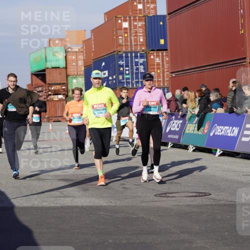 03.10.2025 - Köhlbrandbrückenlauf Michael Burmester http://msf.ph/oto/9008387 03.10.2025 10:09:50 Ziel 1343, 1401, 1409, 1473, 1747, 1801, 1873, 1975, 2034, 2471, 3162, 3200, 3201, 3493, 3539 meine-sportfotos.de
