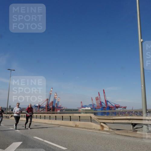 03.10.2025 - Köhlbrandbrückenlauf Matties Gatica Varas http://msf.ph/oto/9008388 03.10.2025 13:04:16 Position 2  meine-sportfotos.de