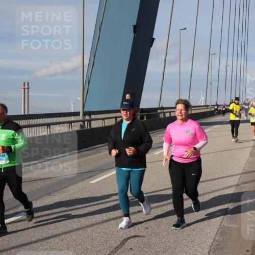 03.10.2025 - Köhlbrandbrückenlauf Julia Fischer http://msf.ph/oto/9008394 03.10.2025 10:04:03 Position 2 2020 meine-sportfotos.de