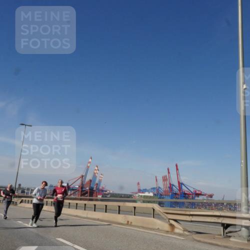 03.10.2025 - Köhlbrandbrückenlauf Matties Gatica Varas http://msf.ph/oto/9008396 03.10.2025 13:04:16 Position 2 118 meine-sportfotos.de