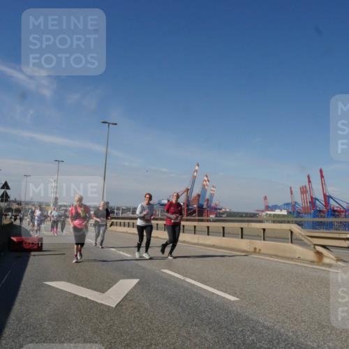 03.10.2025 - Köhlbrandbrückenlauf Matties Gatica Varas http://msf.ph/oto/9008402 03.10.2025 13:04:17 Position 2  meine-sportfotos.de