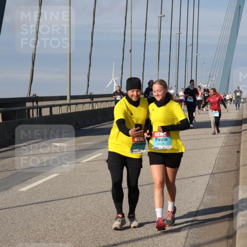 03.10.2025 - Köhlbrandbrückenlauf Julia Fischer http://msf.ph/oto/9008406 03.10.2025 10:04:07 Position 2 2875 meine-sportfotos.de