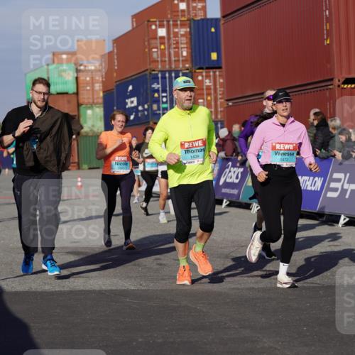 03.10.2025 - Köhlbrandbrückenlauf Michael Burmester http://msf.ph/oto/9008431 03.10.2025 10:09:51 Ziel 1343, 1401, 1409, 1473, 1747, 1801, 1873, 1975, 2034, 2471, 3162, 3200, 3201, 3493 meine-sportfotos.de