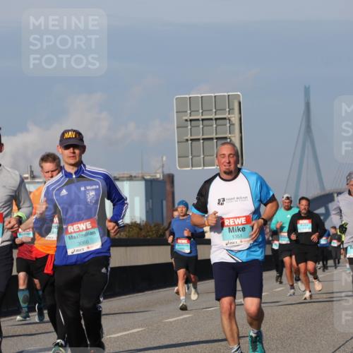 03.10.2025 - Köhlbrandbrückenlauf Luisa Fischer http://msf.ph/oto/9008436 03.10.2025 10:50:17 Position 3 3067, 3066, 1351, 1073 meine-sportfotos.de