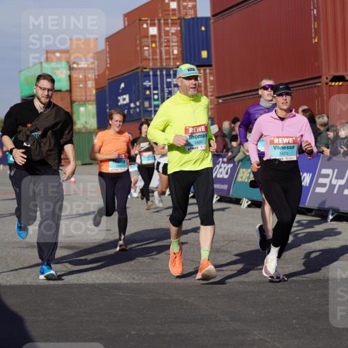 03.10.2025 - Köhlbrandbrückenlauf Michael Burmester http://msf.ph/oto/9008442 03.10.2025 10:09:51 Ziel 1343, 1401, 1409, 1473, 1747, 1801, 1873, 1975, 2034, 2471, 3162, 3200, 3201, 3493 meine-sportfotos.de