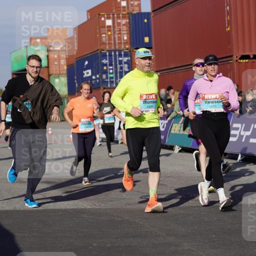 03.10.2025 - Köhlbrandbrückenlauf Michael Burmester http://msf.ph/oto/9008453 03.10.2025 10:09:51 Ziel 1343, 1401, 1409, 1473, 1747, 1801, 1873, 1975, 2034, 2471, 3162, 3200, 3201, 3493 meine-sportfotos.de