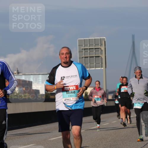 03.10.2025 - Köhlbrandbrückenlauf Luisa Fischer http://msf.ph/oto/9008455 03.10.2025 10:50:18 Position 3 3066, 1351, 1073 meine-sportfotos.de