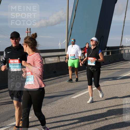 03.10.2025 - Köhlbrandbrückenlauf Julia Fischer http://msf.ph/oto/9008459 03.10.2025 10:04:31 Position 2 2569, 2568 meine-sportfotos.de