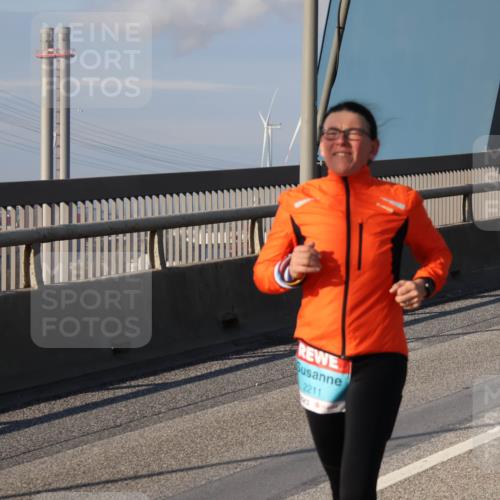 03.10.2025 - Köhlbrandbrückenlauf Julia Fischer http://msf.ph/oto/9008470 03.10.2025 10:04:40 Position 2 2211 meine-sportfotos.de