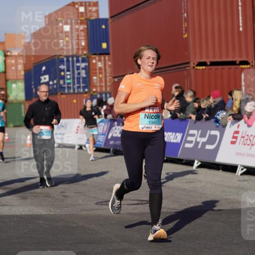 03.10.2025 - Köhlbrandbrückenlauf Michael Burmester http://msf.ph/oto/9008482 03.10.2025 10:09:53 Ziel 1343, 1401, 1409, 1473, 1747, 1801, 1873, 1975, 2034, 2471, 3162, 3200, 3201, 3493 meine-sportfotos.de