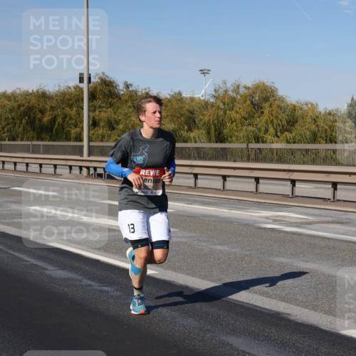 03.10.2025 - Köhlbrandbrückenlauf Julia Fischer http://msf.ph/oto/9008489 03.10.2025 12:50:43 Position 3 13, 14256 meine-sportfotos.de
