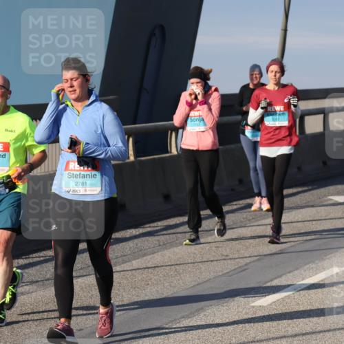 03.10.2025 - Köhlbrandbrückenlauf Julia Fischer http://msf.ph/oto/9008496 03.10.2025 10:04:47 Position 2 2427, 2781 meine-sportfotos.de