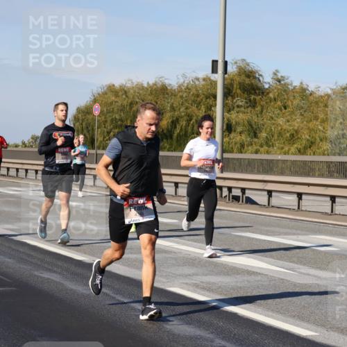 03.10.2025 - Köhlbrandbrückenlauf Julia Fischer http://msf.ph/oto/9008507 03.10.2025 12:50:45 Position 3 4349 meine-sportfotos.de