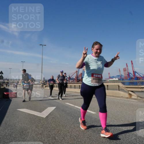 03.10.2025 - Köhlbrandbrückenlauf Matties Gatica Varas http://msf.ph/oto/9008537 03.10.2025 13:04:26 Position 2 6527 meine-sportfotos.de