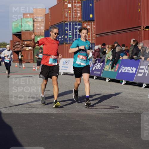 03.10.2025 - Köhlbrandbrückenlauf Michael Burmester http://msf.ph/oto/9008551 03.10.2025 10:09:55 Ziel 1343, 1401, 1409, 1473, 1544, 1747, 1873, 1975, 2034, 2471, 3162, 3200, 3201, 3493 meine-sportfotos.de