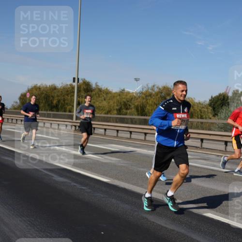 03.10.2025 - Köhlbrandbrückenlauf Julia Fischer http://msf.ph/oto/9008555 03.10.2025 12:50:53 Position 3  meine-sportfotos.de