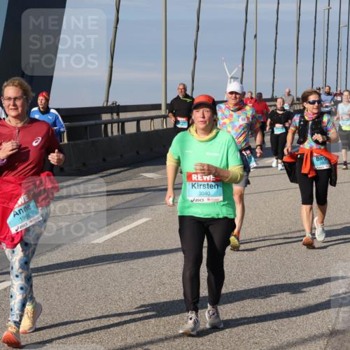 03.10.2025 - Köhlbrandbrückenlauf Julia Fischer http://msf.ph/oto/9008560 03.10.2025 10:05:13 Position 2 3621, 1988, 3040 meine-sportfotos.de