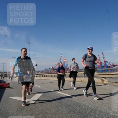 03.10.2025 - Köhlbrandbrückenlauf Matties Gatica Varas http://msf.ph/oto/9008570 03.10.2025 13:04:29 Position 2 118 meine-sportfotos.de