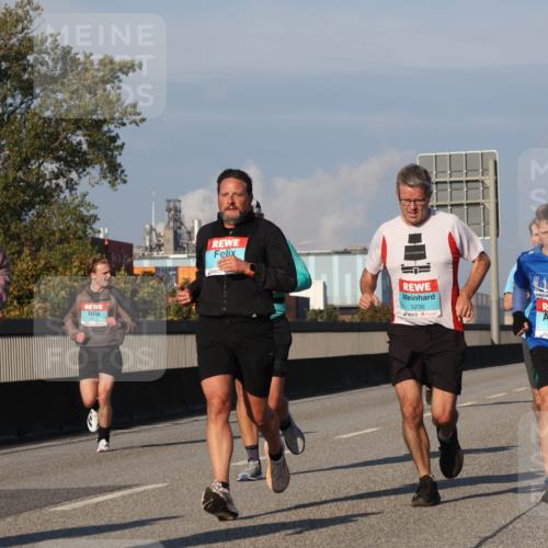 03.10.2025 - Köhlbrandbrückenlauf Luisa Fischer http://msf.ph/oto/9008579 03.10.2025 10:50:25 Position 3 864, 3236, 2920 meine-sportfotos.de