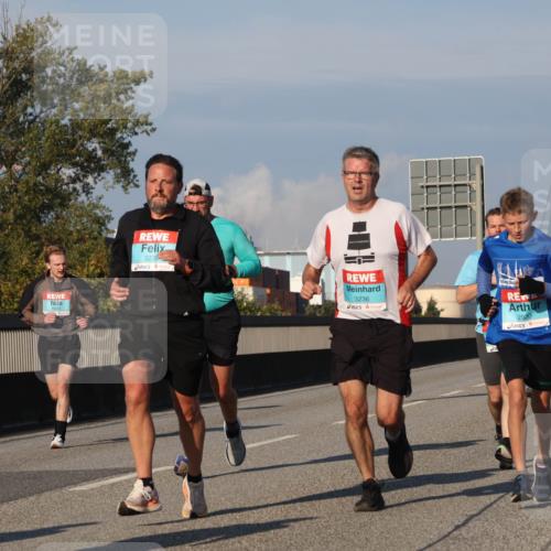 03.10.2025 - Köhlbrandbrückenlauf Luisa Fischer http://msf.ph/oto/9008589 03.10.2025 10:50:26 Position 3 1623, 3235, 3236, 2920 meine-sportfotos.de
