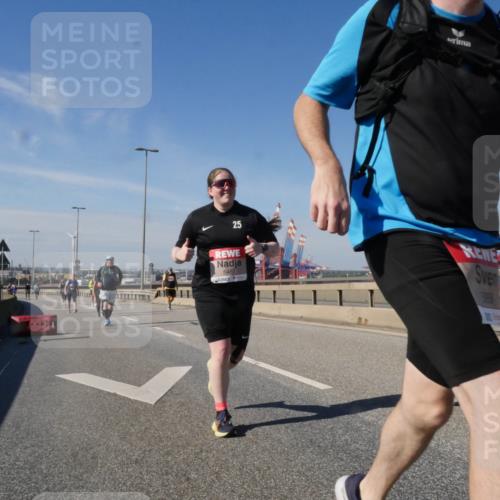 03.10.2025 - Köhlbrandbrückenlauf Matties Gatica Varas http://msf.ph/oto/9008590 03.10.2025 13:04:30 Position 2 25, 5487, 5613 meine-sportfotos.de